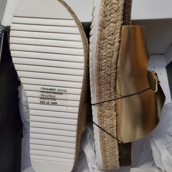 Women's gold  sandals - Picture 3 of 5